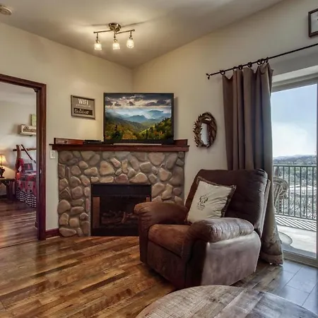 Gorgeous 2Bd 2Bth Condo With Mountain Views Pool Hot Tub Game Room Close To Parkway Pigeon Forge Exterior photo