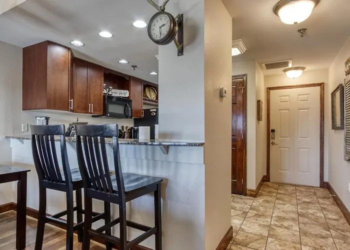 Gorgeous 2Bd 2Bth Condo With Mountain Views Pool Hot Tub Game Room Close To Parkway