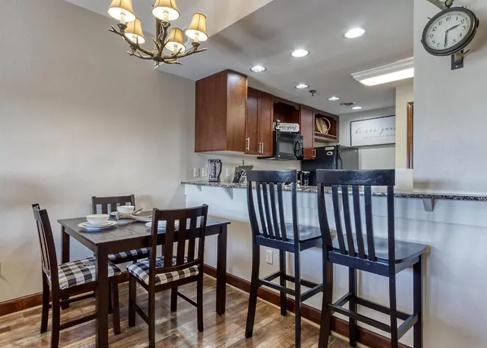 Gorgeous 2Bd 2Bth Condo With Mountain Views Pool Hot Tub Game Room Close To Parkway